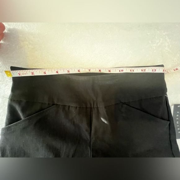 Bermuda Shorts. Ladies Sz Sm - Picture 4 of 5